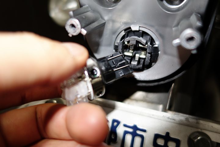 カブにLEDテールランプ取り付け