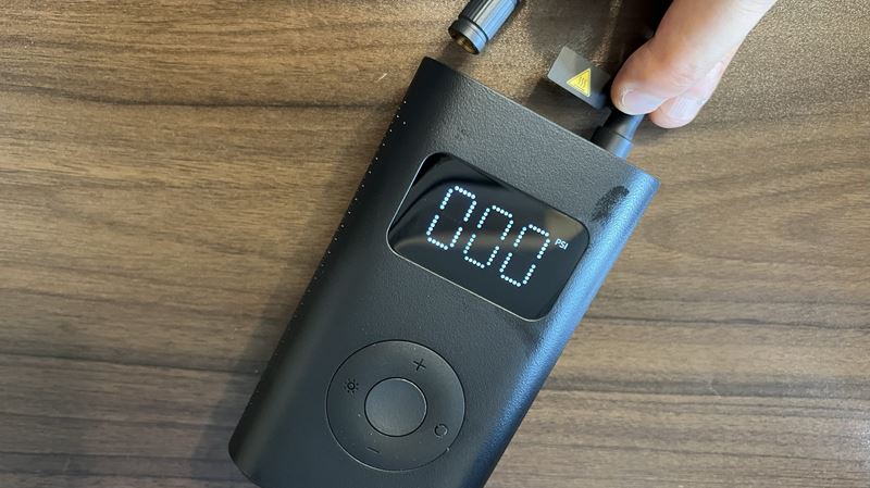 シャオミ(Xiaomi) 小型電動空気入れ