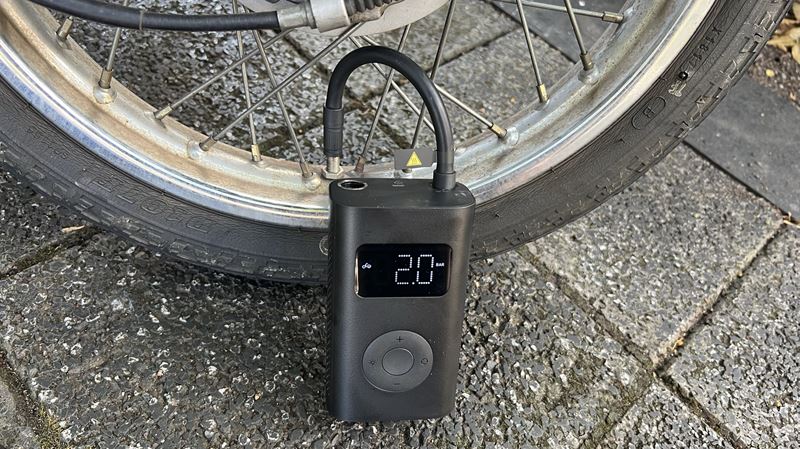 バイク電動空気入れ