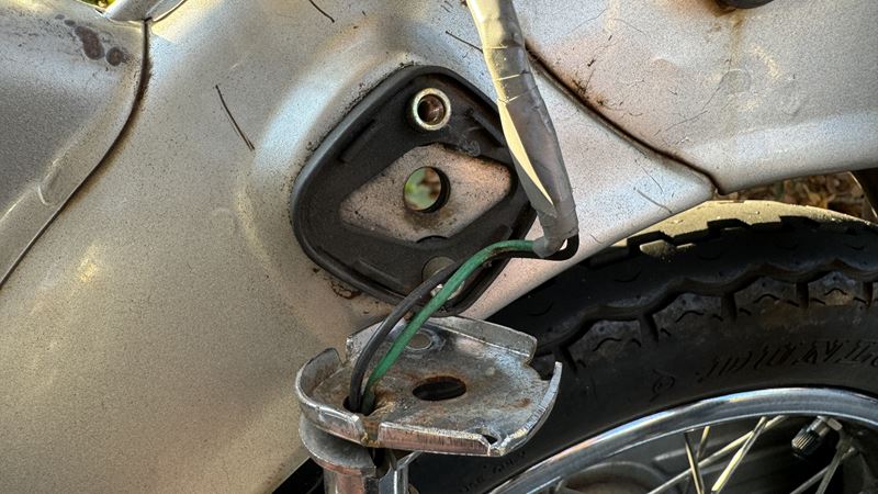 リトルカブのウインカー取り外し