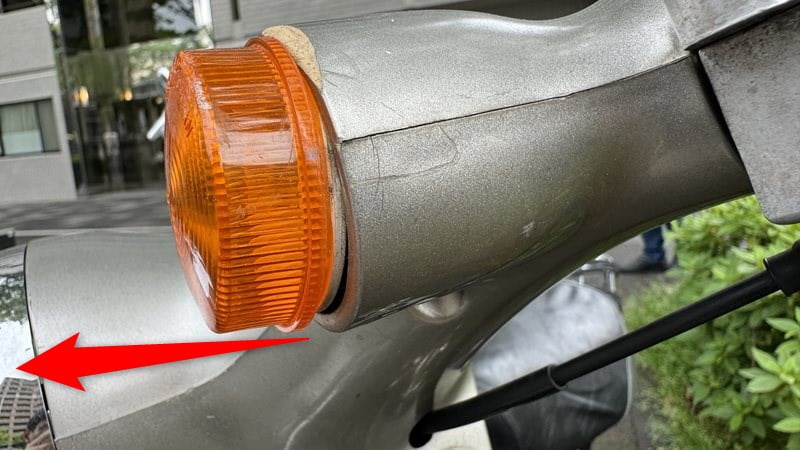 フロントウインカーを外す